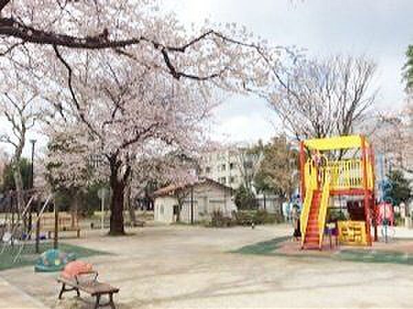 亀塚公園 徒歩9分。 690m
