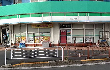ファミリーマート潮見一丁目店 徒歩3分。 200m