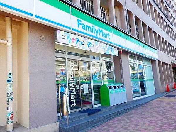 ファミリーマート上池台夫婦坂店 徒歩8分。 580m