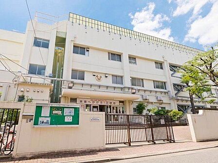 江東区立第三砂町中学校 徒歩7分。 500m