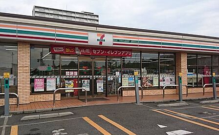 セブンイレブン江東新砂3丁目店 徒歩3分。 240m