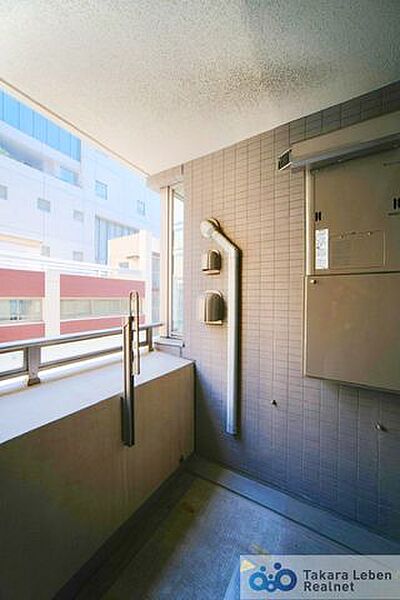爽やかな風が吹き、採光にも恵まれてますので思わずお部屋の外へ出たくなる、そんなバルコニーです。心地良さに包まれ、日々の暮らしをより鮮やかに彩ります。