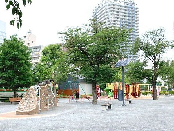 中央区立月島第二児童公園 徒歩11分。 810m