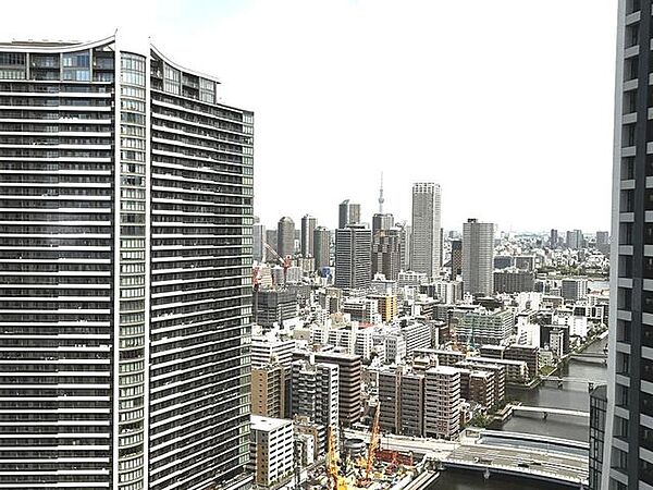 住戸からの眺望。運河と東京湾を望める晴海ならではの見晴らしです。