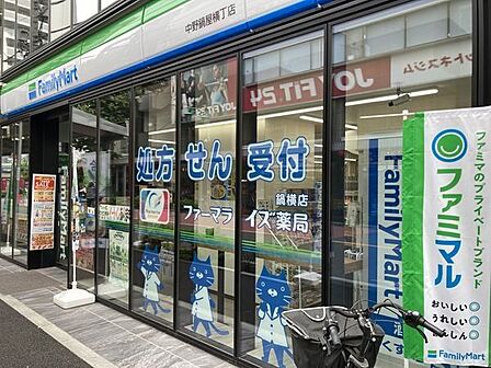 ファミリーマート中野鍋屋横丁店 徒歩2分。 130m
