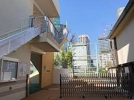 港区立麻布幼稚園 徒歩4分。 300m