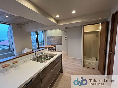 洗濯機置き場が近く、家事動線良好です。