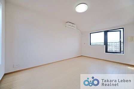 両面バルコニーのため採光と通風に恵まれた空間。