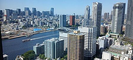 勝どきの街並みと隅田川を望める眺望。高層階ならではの景色は住んでる方のマインドを高めてくれます。