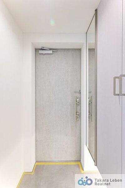 シンプルで使いやすい玄関は、住まい全体をすっきりと見せてくれます。日々の暮らしに自然と馴染む空間です。