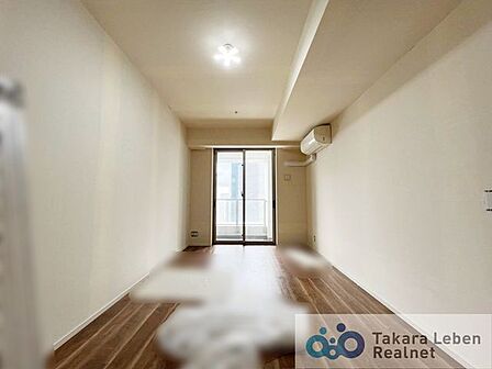 【ベッドルーム1 約9.4帖】快適な睡眠時間は、明日への活力に繋がっていきます。適度な採光・通風を取り入れたお部屋にお気に入りのベッドを配置して、自分だけのこだわりの空間に仕上げてみましょう。