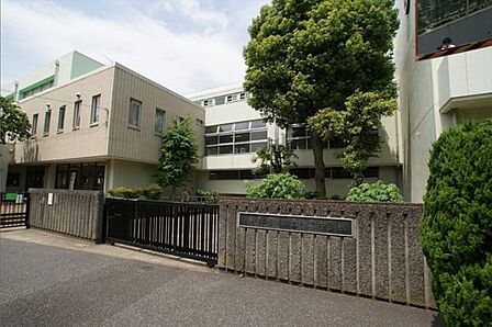 杉並区立杉並和泉学園和泉中学校 徒歩6分。 460m
