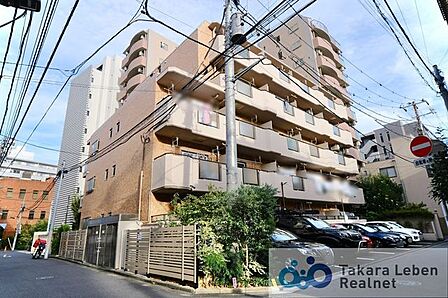 柔らかく暖かい印象を与えるカラーが基調となっている建物です。ナチュラルな雰囲気で飽きの来ない外観デザインです♪