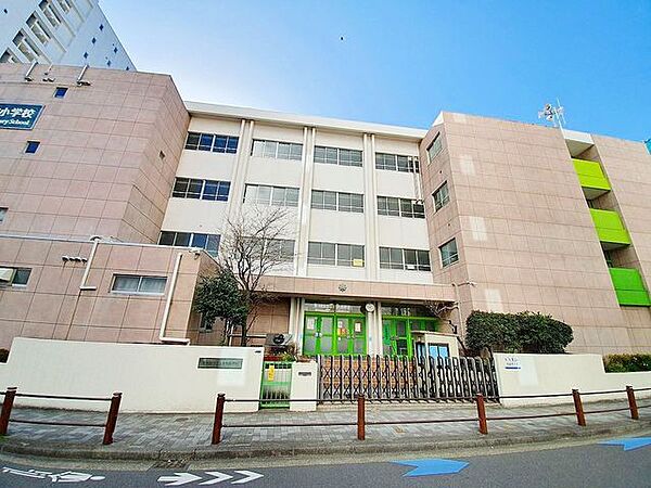 港区立東町小学校 徒歩2分。 150m
