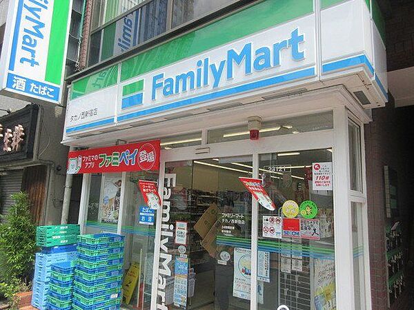ファミリーマートタカノ西新宿店 徒歩2分。 120m