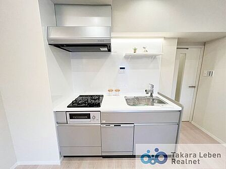 食器洗浄機を標準設置。面倒ごとは食器を並べてスイッチを押すだけ。後はお子様やご家族、友人との楽しいひと時をお過ごしください。