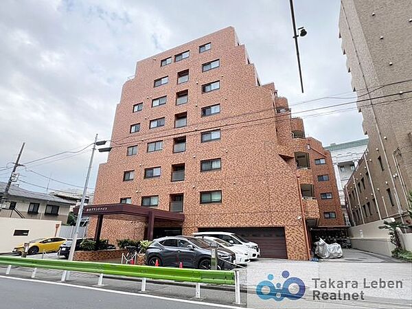 東京メトロ南北線【白金高輪】駅徒歩7分の8階建てマンション。白金アドレスの穏やかな立地です。