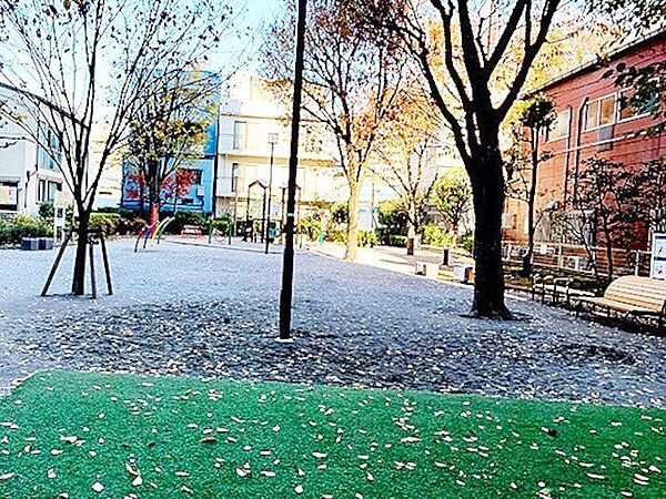 白金志田町児童遊園 徒歩8分。 580m