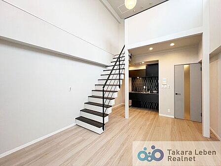 毎日のお食事やティータイム、読書やお昼寝など、なんでも受け入れてくれる自由で心地良いリビング。プライベートタイムの満足感を大きく高められる空間です。