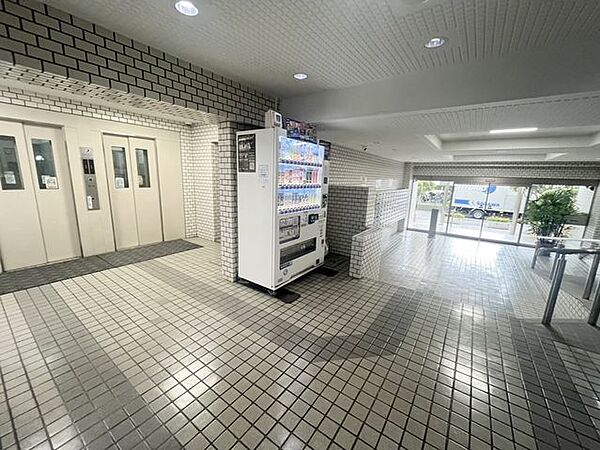 エレベーター2基・自動販売機有