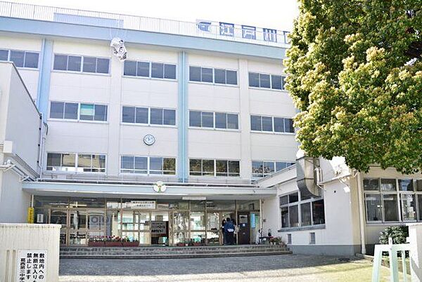 江戸川区立葛西第三中学校 徒歩8分。 580m