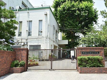 新宿区立四谷中学校 徒歩28分。 2220m