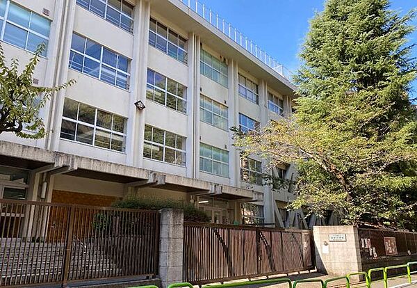 apartment 東京都千代田区六番町6-6
地図を見る