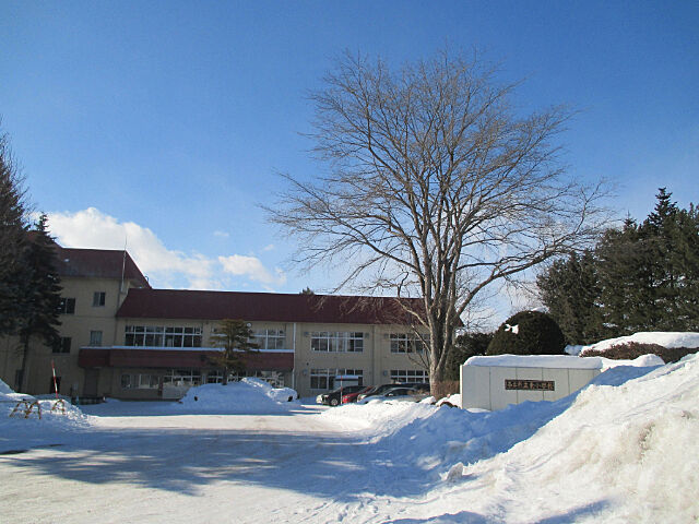 小学校「帯広市立東小学校まで1478m」