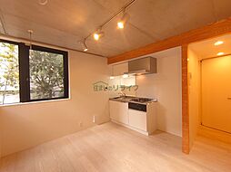 JR山手線 恵比寿駅 徒歩10分の賃貸マンション 1階2LDKのリビング/ダイニング