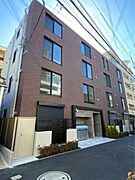 西新宿駅より徒歩3分 築2年8ヶ月 4階建の賃貸物件