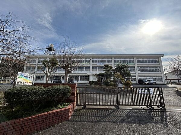 成和中学校 820m