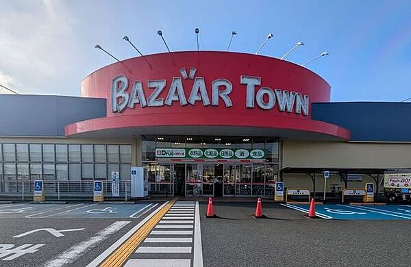 バザールタウン福知山店隣接に、100均一ワッツ 福知山バザールタウン店 800m