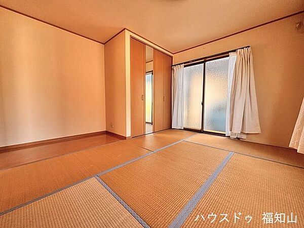 1階に配置された和室は、客間やお子さまの遊び場、家事スペースなど、暮らしに合わせて多目的に活用できる便利な空間です。