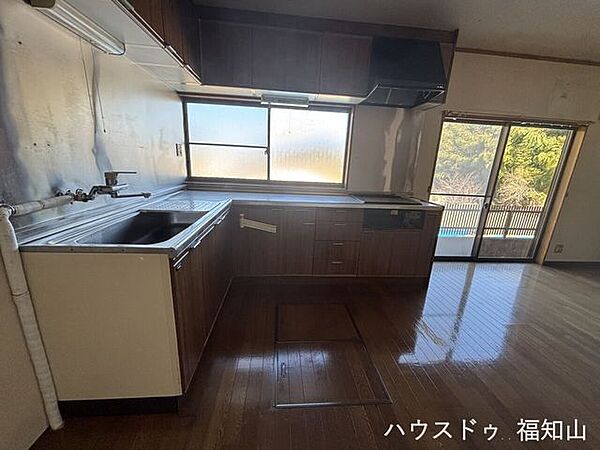 L字型キッチンです