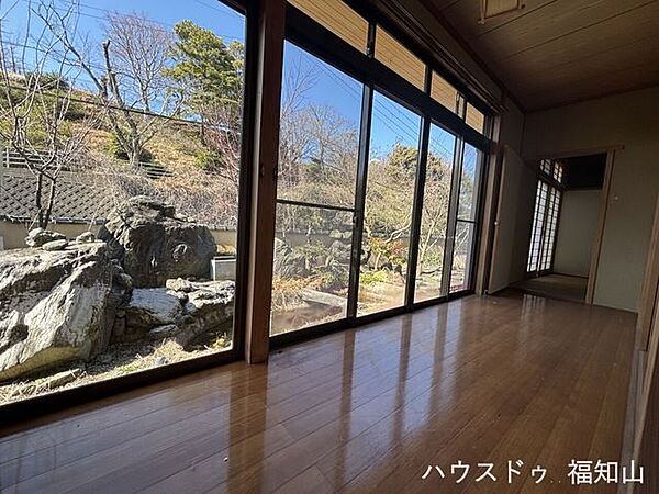 縁側からはお庭がみていただけます