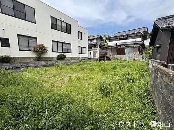 人通りも限られており、プライバシー性の高い暮らしを実現できる立地です。