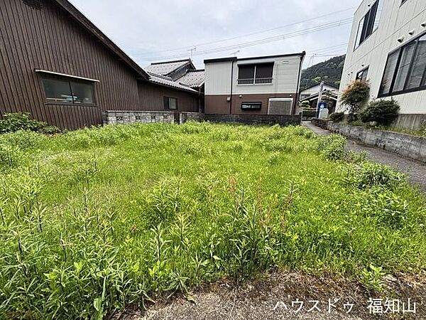 徒歩や自転車中心のライフスタイルをお考えの方や、セカンドハウス・趣味用地としてもご検討いただけます。喧騒から離れ、自分らしい時間を大切にできる環境が整っています。