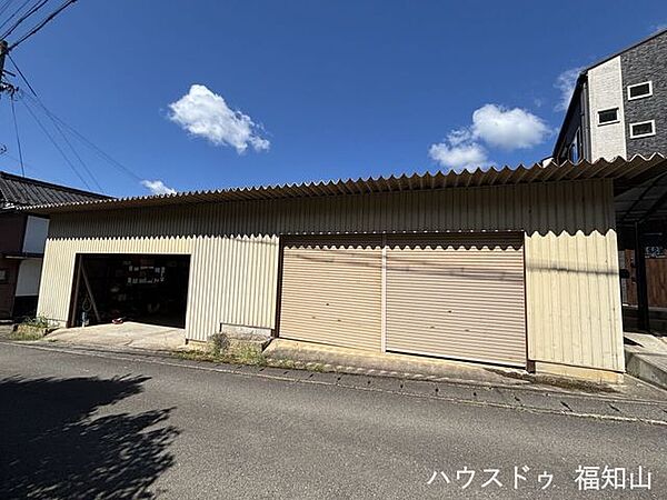 西側倉庫ガレージ　バイク・工具収納にも便利・複数台所有の方にも最適