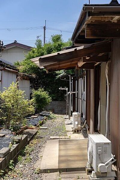 お庭では、お好みの木々や果樹を植えてガーデニングを楽しめます。