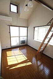 リバー・グリーン 207 2階ワンルームのリビング/ダイニング