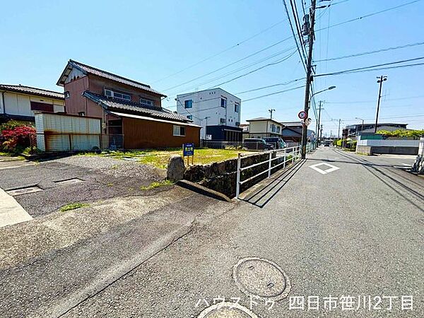スーパー・ドラッグストア・コンビニなどの生活利便施設が徒歩10分圏内です♪中央緑地まで徒歩圏内！ランニングコースや芝生広場があり、休日の過ごし方が広がります♪