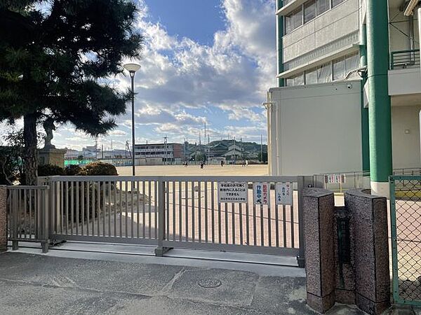 四日市市日永小学校安全立地車交通量少なめ 1000m