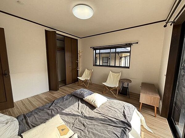 2階　洋室(8帖)クローゼットがあり、お部屋がスッキリ整います。