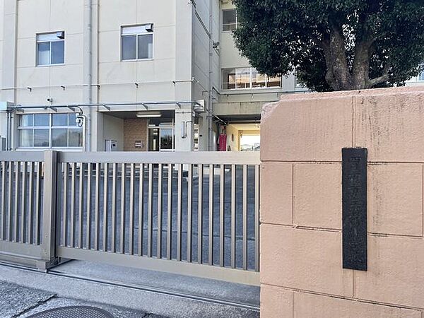 四日市市立泊山小学校のどか安全立地 1160m