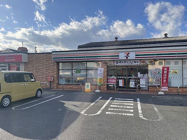 セブンイレブン　四日市つんつく大橋南店駐車場広いコインランドリー併設 730m