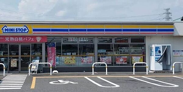ミニストップ 名四川越店 240m