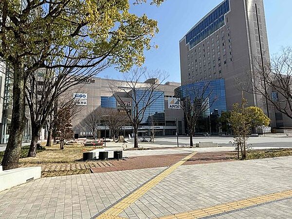 アピタ四日市店近鉄四日市駅近く立体駐車場有り映画館が入るショッピングセンター営業時間9：00～22：00 810m