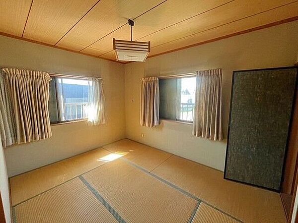 2面採光がやさしい光と風を届ける2階の和室6帖は、快適性と和の落ち着きを兼ね備えた一室です。
