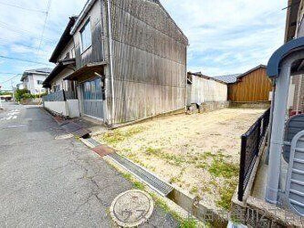 前面道路幅約4．0ｍ、間口約4．6ｍあります。落ち着いた住環境です♪
