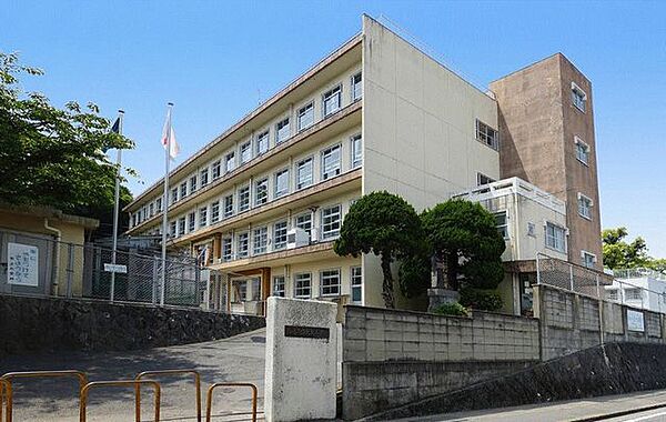 【小学校】長崎市立矢上小学校まで約1300m（徒歩約17分）です。